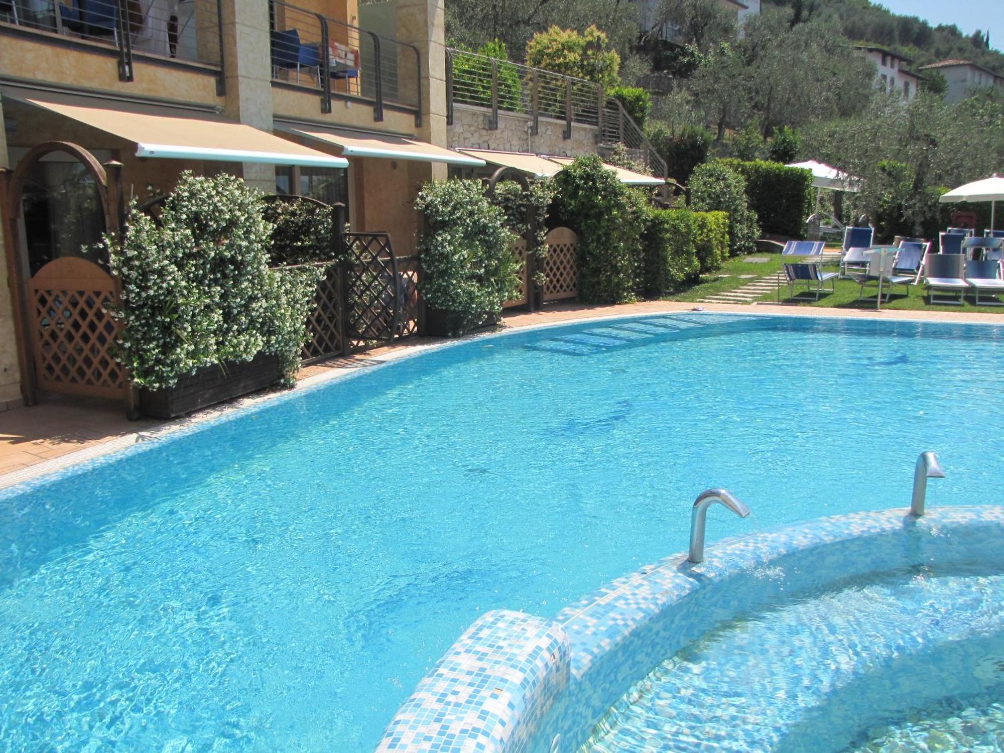 Penthouse Casa Alkea Masse Lake View برنزوني سول جاردا المظهر الخارجي الصورة